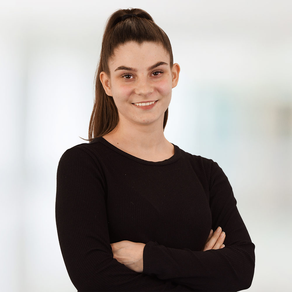 Tamara Götting, Auszubildende im Bereich Kauffrau für Büromanagement, arbeitet seit 6 Monaten bei der DDG