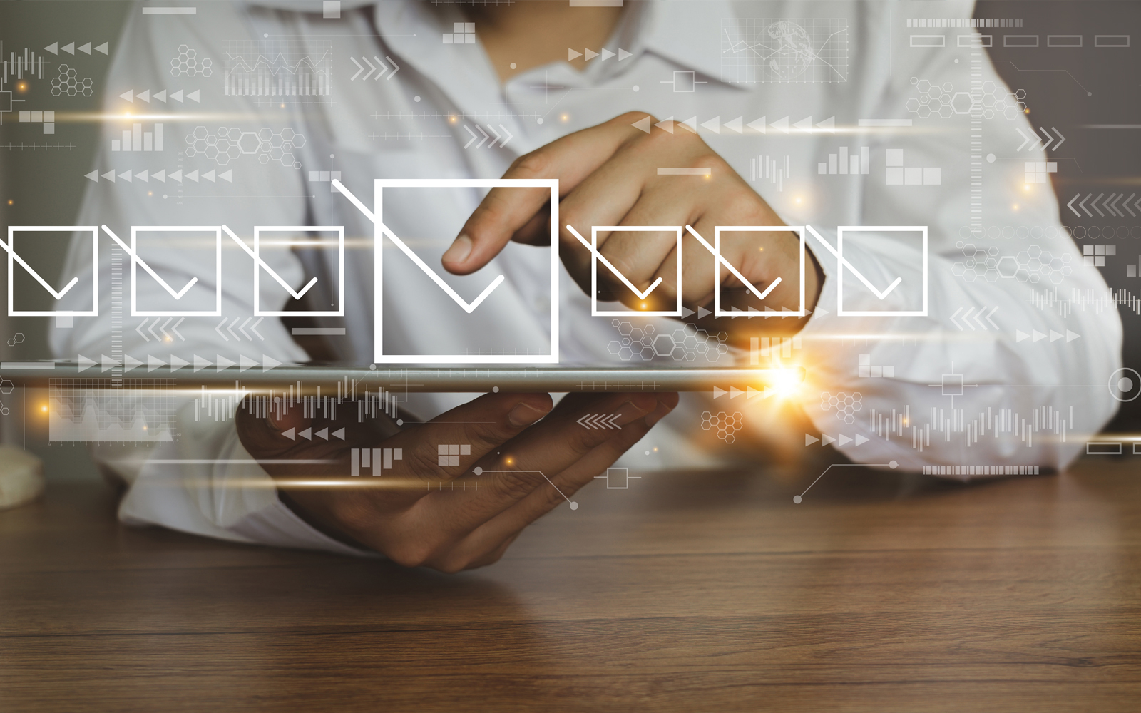 Hände am Laptop Archivierung digitaler Daten